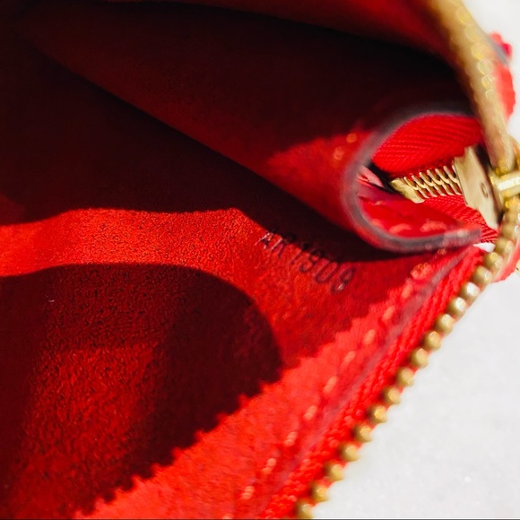 Louis Vuitton Epi Pochette - Picture 5 of 6